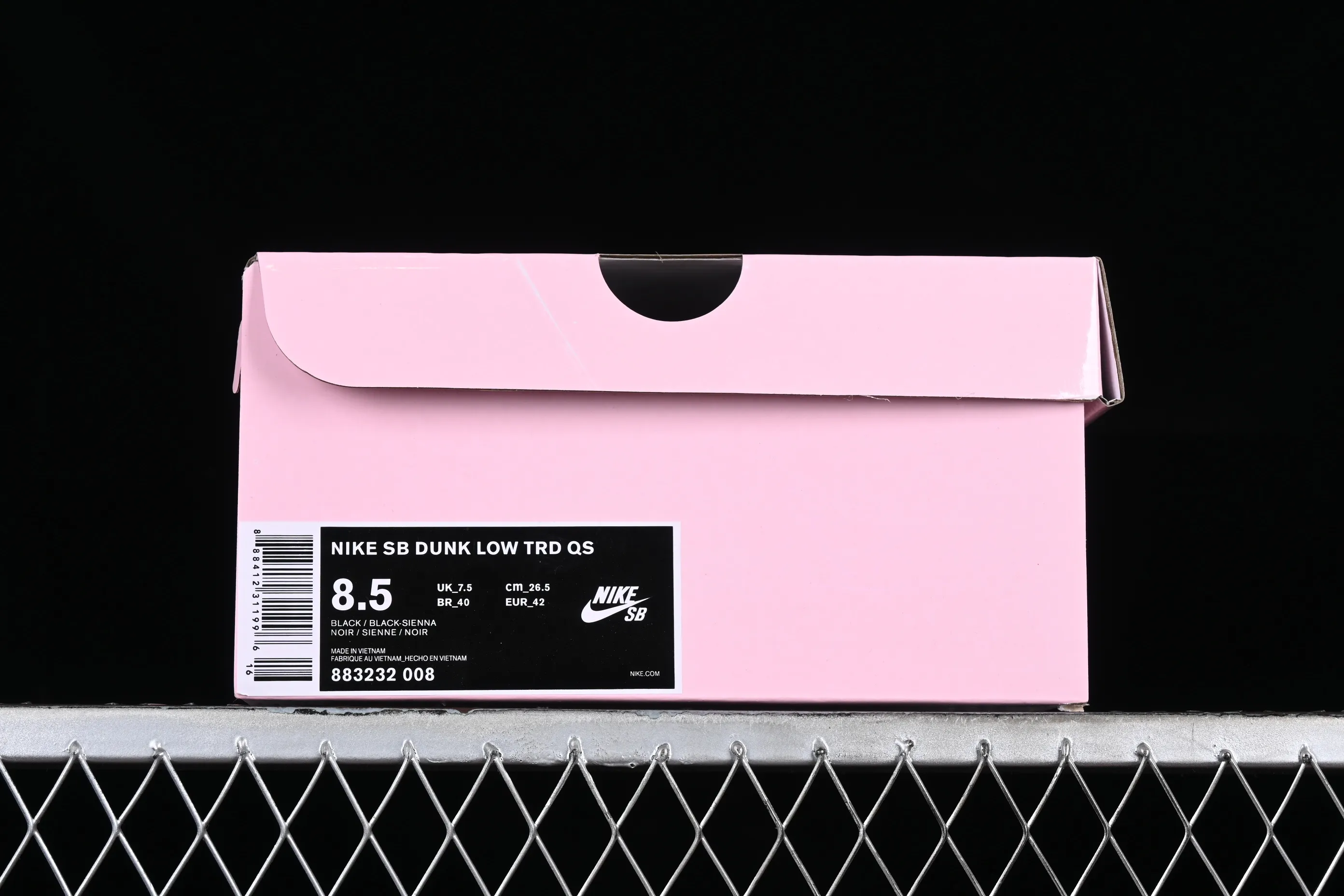 All categories Nk SB Dunk Series Nk SB Dunk Low Low-top sneakers K version Black Pigeon x Nk SB Dunk low Trd QS Black Pigeon Retro low-top versatile casual sports skateboard shoes 883232-008